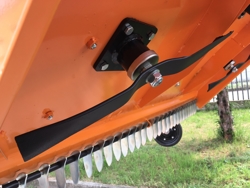 sichelmäher mit 3 horizontal angelegten messern 150cm mod dm 150