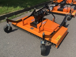 sichelmäher mit 3 horizontal angelegten messern 150cm mod dm 150