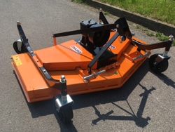 sichelmäher mit 3 horizontal angelegten messern 150cm mod dm 150