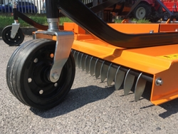 sichelmäher mit 3 horizontal angelegten messern 180cm mod dm 180