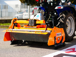 fräse für das zerhacken und mischen des einstreu von geflügelfarmen und kühställe pavo 160