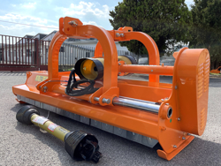 mittelschwerer mulcher mit hydraulische seitenverstellung für alle mittleren traktoren mit reifen oder gleisketten mod grizzly 220