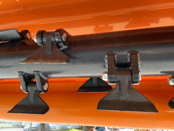 mittelschwerer mulcher mit hydraulische seitenverstellung für alle mittleren traktoren mit reifen oder gleisketten mod grizzly 220