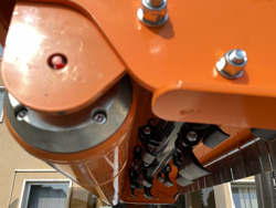 mittelschwerer mulcher mit hydraulische seitenverstellung für alle mittleren traktoren mit reifen oder gleisketten mod grizzly 220