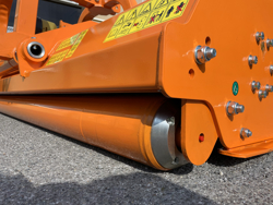 mittelschwerer mulcher mit hydraulische seitenverstellung für alle mittleren traktoren mit reifen oder gleisketten mod grizzly 180