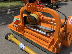 schlegelmäher mit hyadraulisch seitenverstellbar für mittelschwere traktoren leopard 160 sph