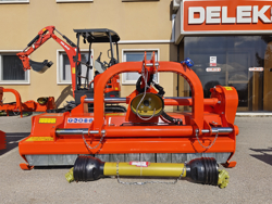 mittelschwerer mulcher mit hydraulische seitenverstellung für alle mittleren traktoren mit reifen oder gleisketten mod cervo 220