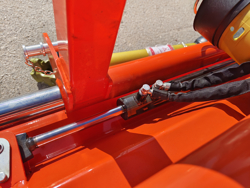 mittelschwerer mulcher mit hydraulische seitenverstellung für alle mittleren traktoren mit reifen oder gleisketten mod cervo 220