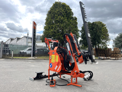 hydraulischer böschungsmulcher mit auslegearm für traktor mod merlo