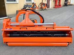 mittelschwerer mulcher mit hydraulische seitenverstellung für alle mittleren traktoren mit reifen oder gleisketten mod cervo 200