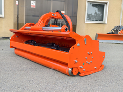 mittelschwerer mulcher mit hydraulische seitenverstellung für alle mittleren traktoren mit reifen oder gleisketten mod cervo 220