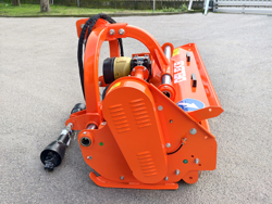 mittelschwerer mulcher mit hydraulische seitenverstellung für alle mittleren traktoren mit reifen oder gleisketten mod cervo 220