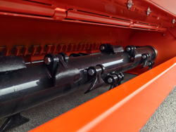 mittelschwerer mulcher mit hydraulische seitenverstellung für alle mittleren traktoren mit reifen oder gleisketten mod cervo 220