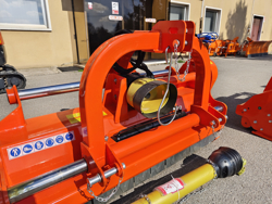 mittelschwerer mulcher mit hydraulische seitenverstellung für alle mittleren traktoren mit reifen oder gleisketten mod cervo 220