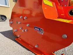 mittelschwerer mulcher mit hydraulische seitenverstellung für alle mittleren traktoren mit reifen oder gleisketten mod cervo 220