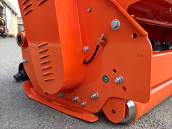 mittelschwerer mulcher mit hydraulische seitenverstellung für alle mittleren traktoren mit reifen oder gleisketten mod cervo 220