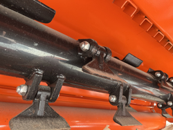 mittelschwerer mulcher mit hydraulische seitenverstellung für alle mittleren traktoren mit reifen oder gleisketten mod grizzly 200 generaluberholt 88