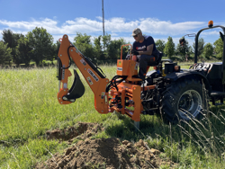 universal backhoe with bucket for agricultural tractors mod drs 2000t